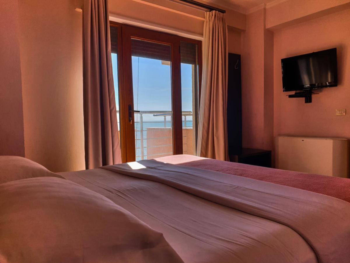 Hotel Nais Beach Драч Екстериор снимка